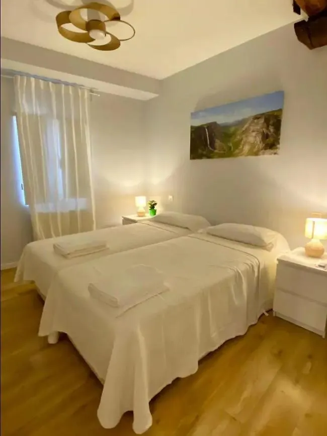 Habitacion En Apartamento Con Zonas Comunes Compartida Hn contacts